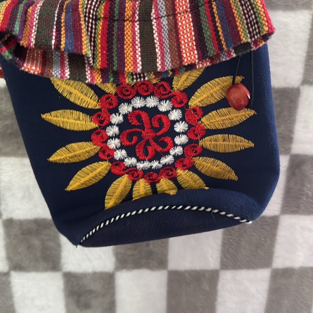 Beautiful floral & Boho Embroidered shoulder bag - Picture 5 of 7